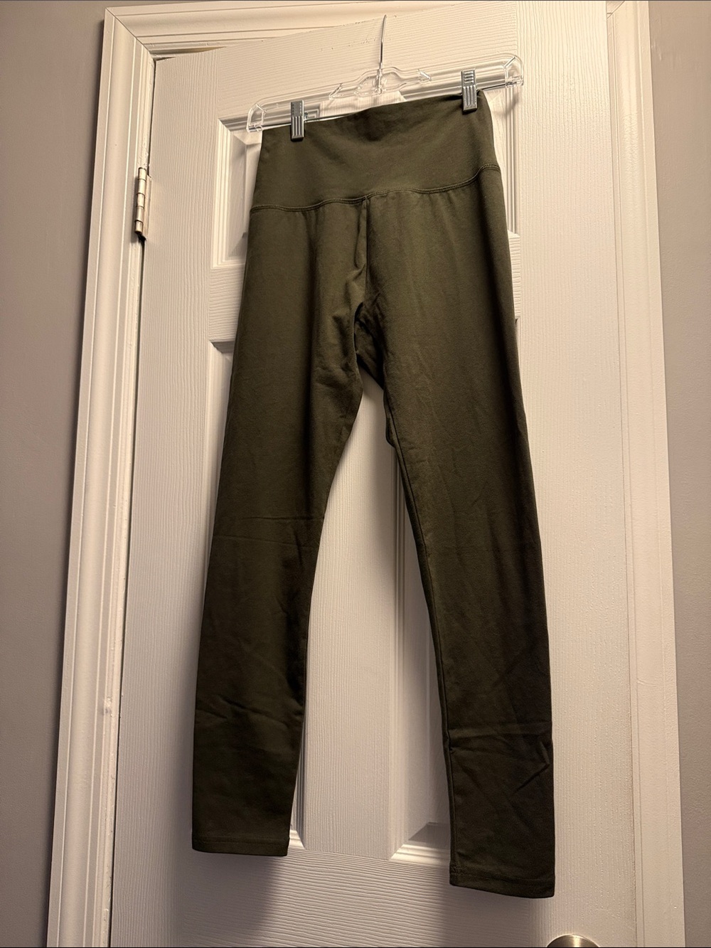 NWOT Aerie OFFLINE Olive Green Legging Hi Rise short inseam in size Medium